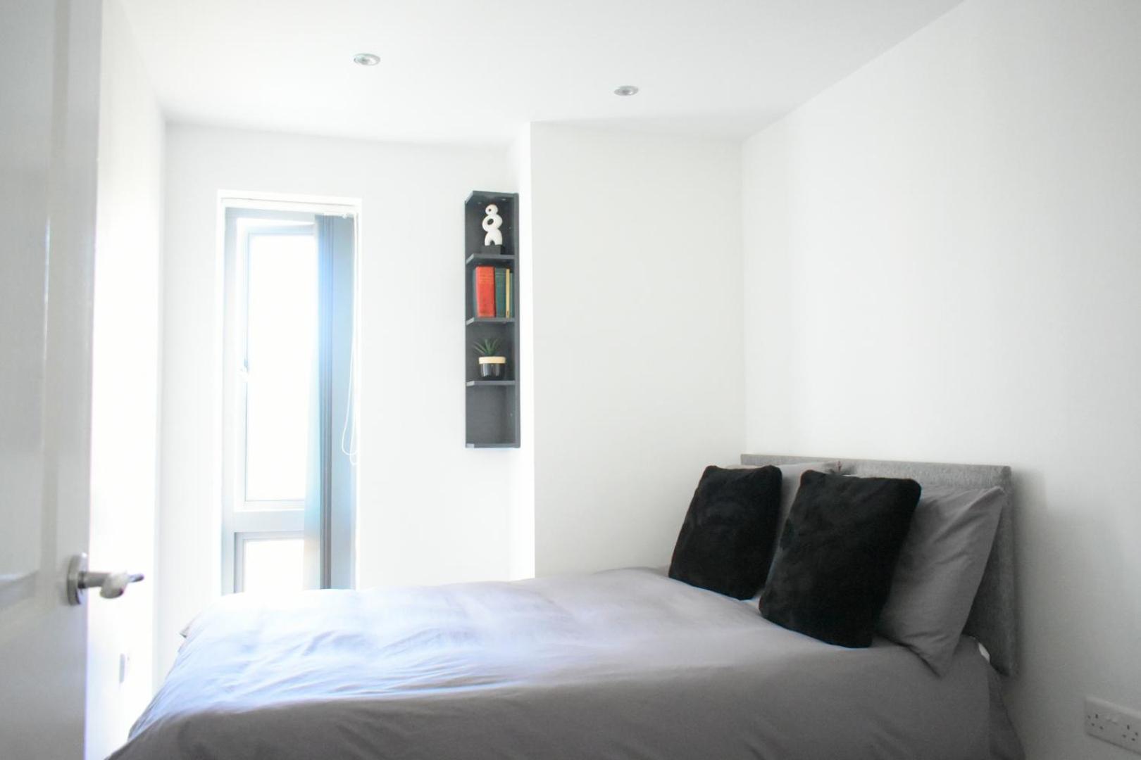 Luxury 2 Bedroom Northampton Townhouse With Balcony المظهر الخارجي الصورة